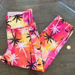 NWOT. Calvin Klein Cropped Tropical Leggings. Size L. Inseam: 20 in Rise: 9.5 in